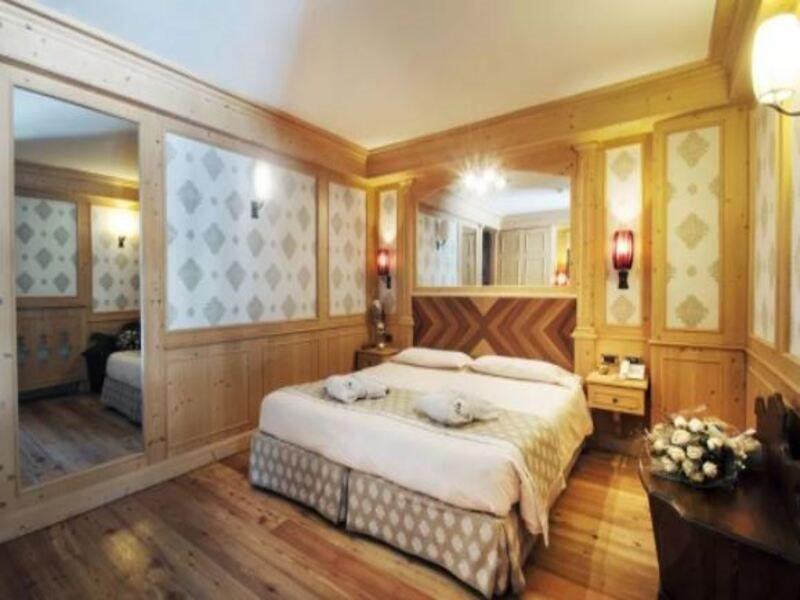 Cristal Palace Hotel Madonna di Campiglio Bagian luar foto