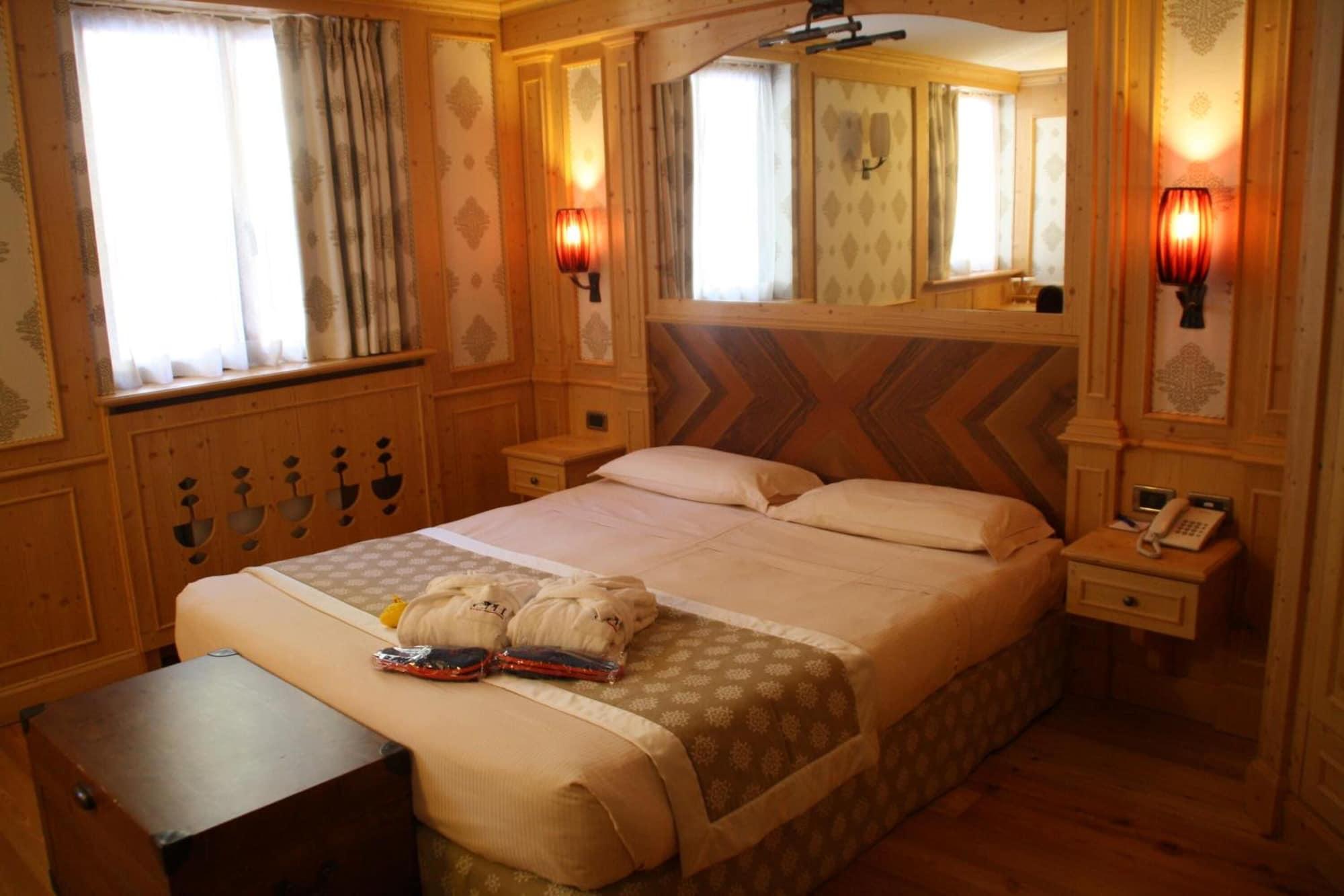 Cristal Palace Hotel Madonna di Campiglio Bagian luar foto
