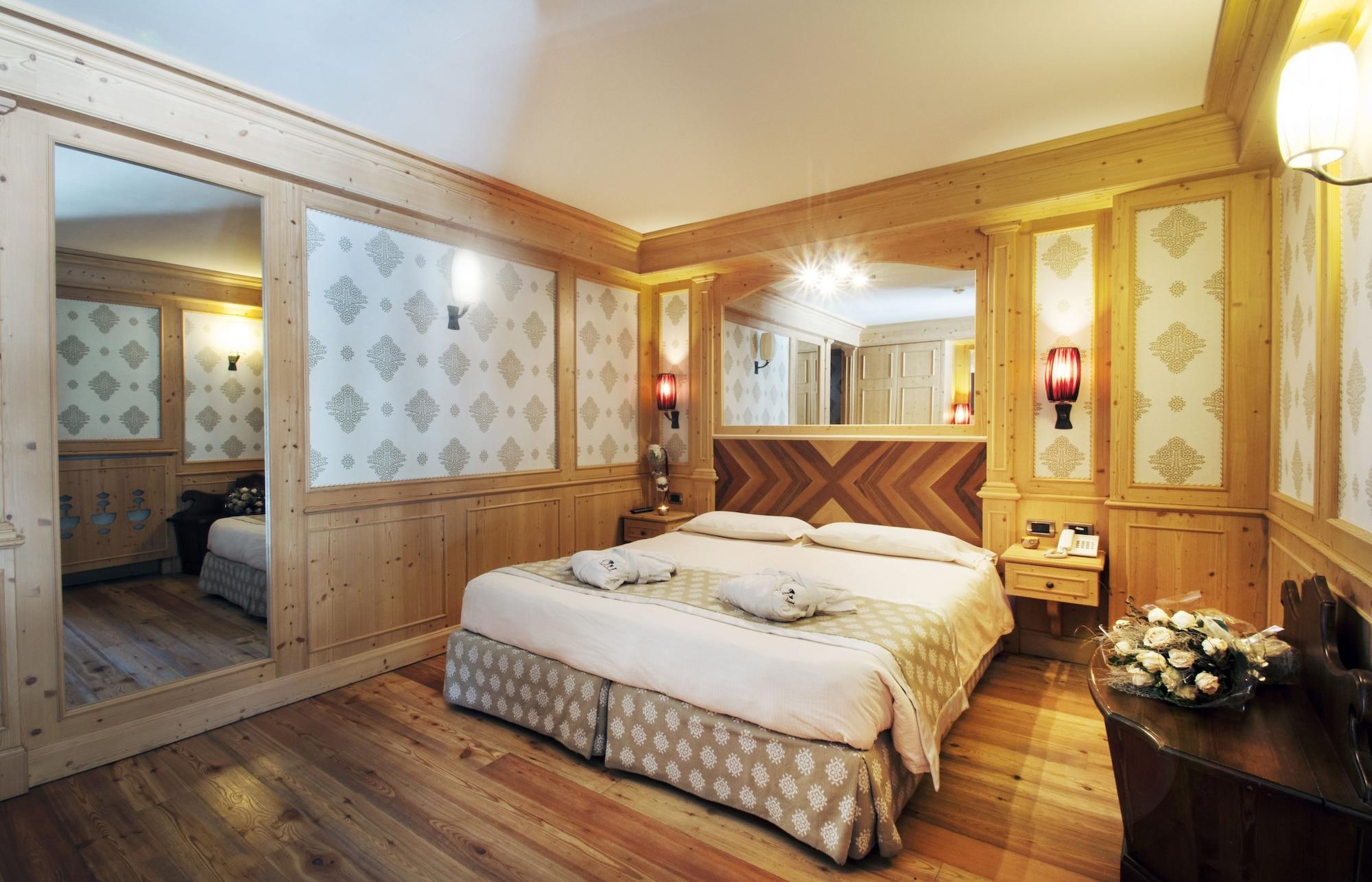 Cristal Palace Hotel Madonna di Campiglio Bagian luar foto
