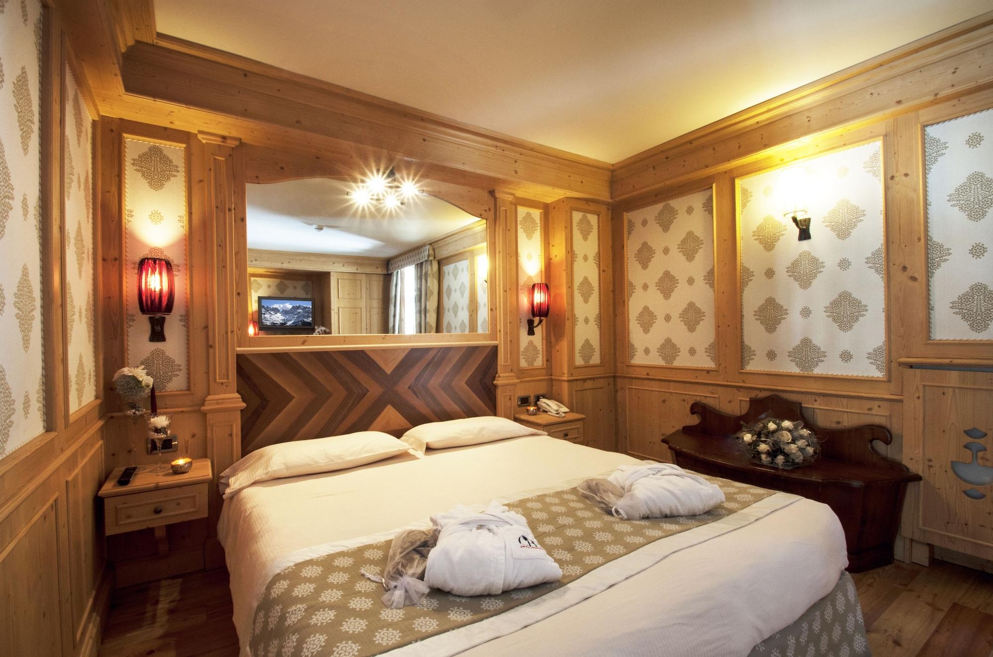 Cristal Palace Hotel Madonna di Campiglio Bagian luar foto