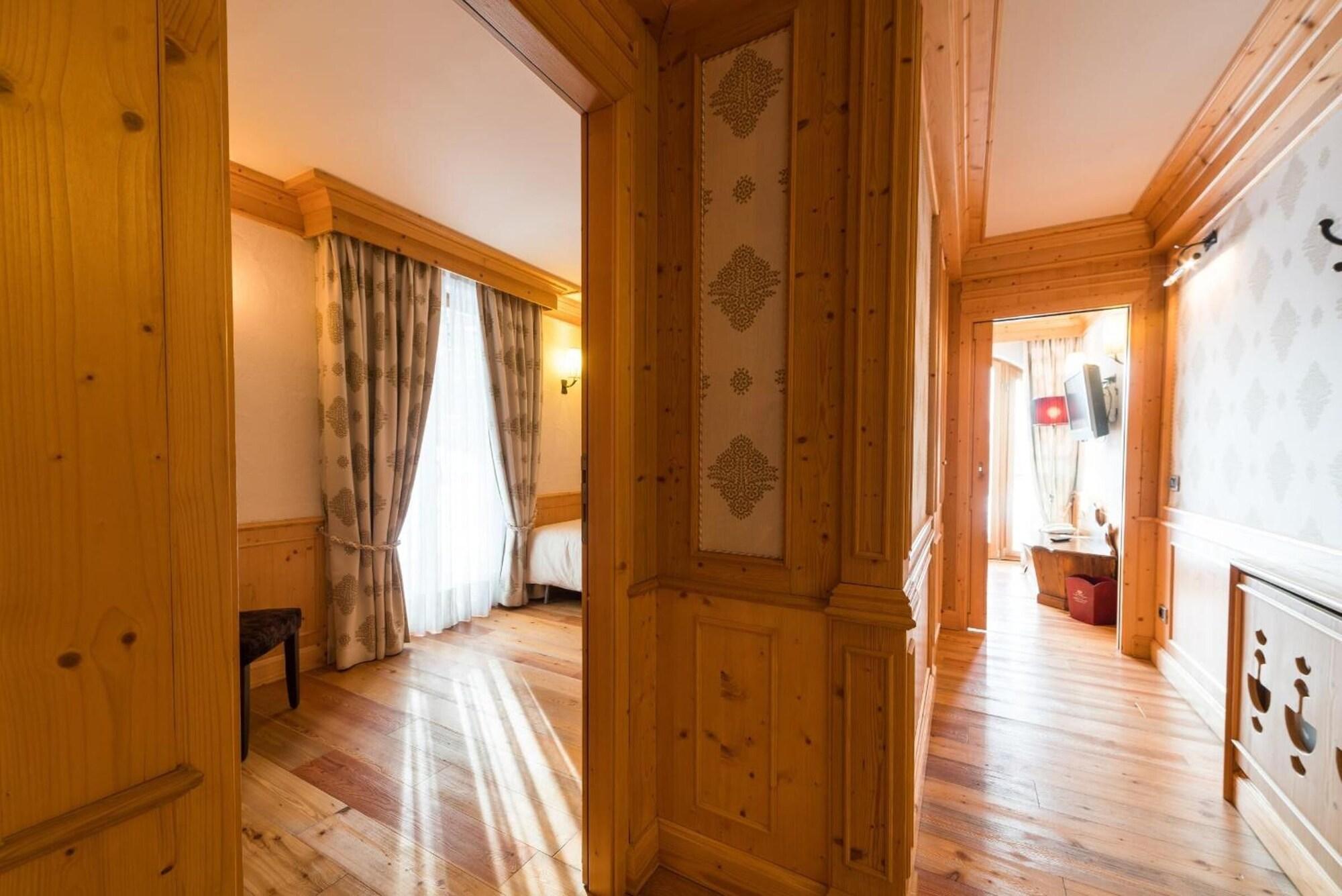 Cristal Palace Hotel Madonna di Campiglio Bagian luar foto