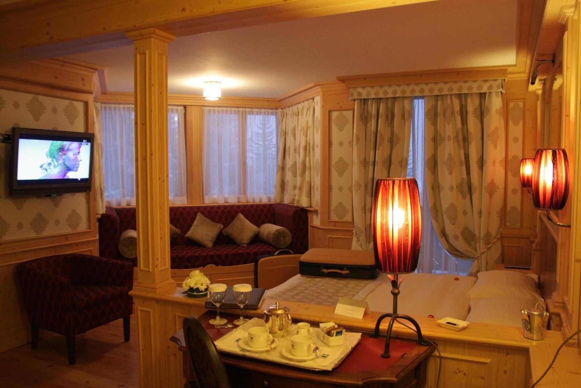 Cristal Palace Hotel Madonna di Campiglio Bagian luar foto