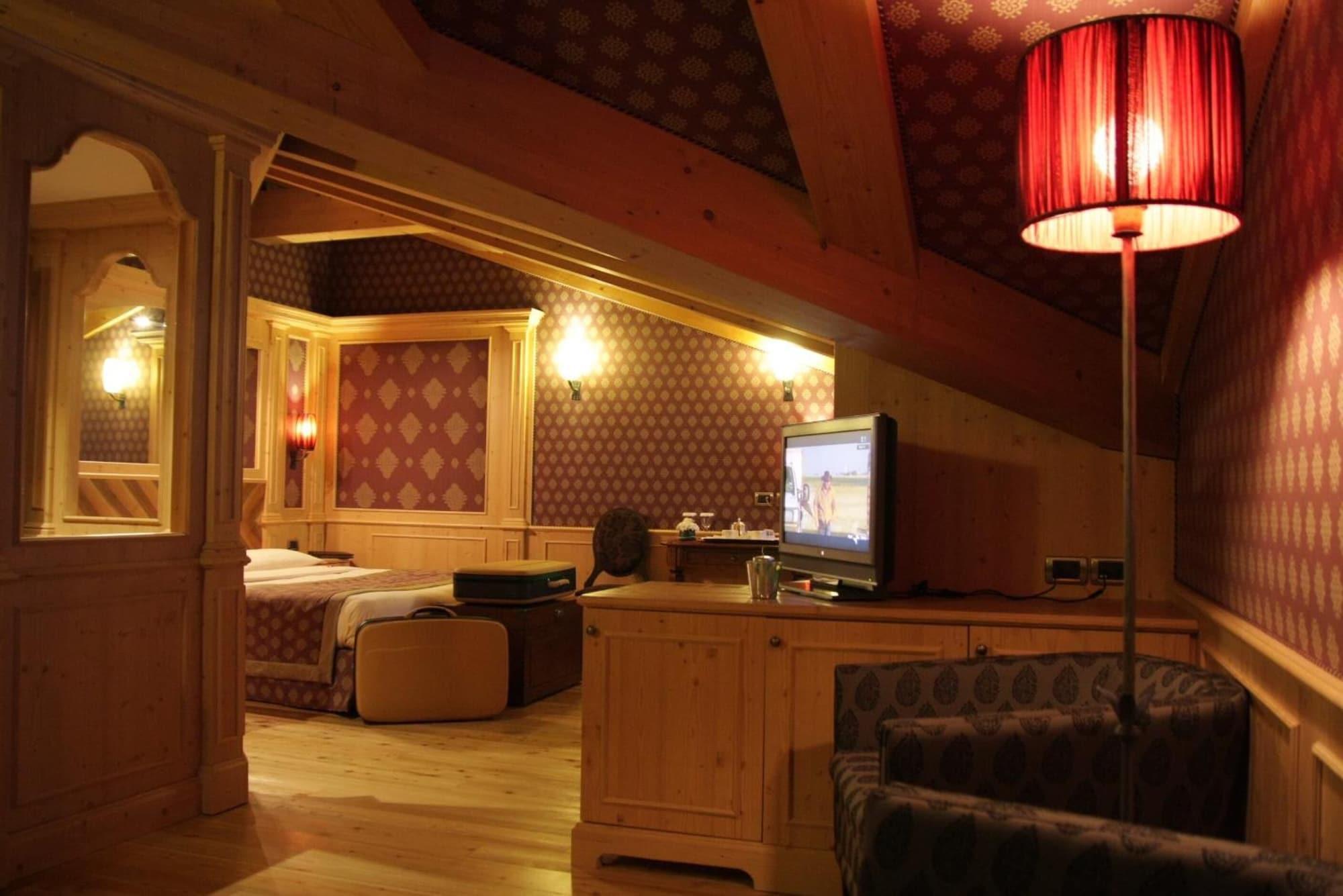 Cristal Palace Hotel Madonna di Campiglio Bagian luar foto