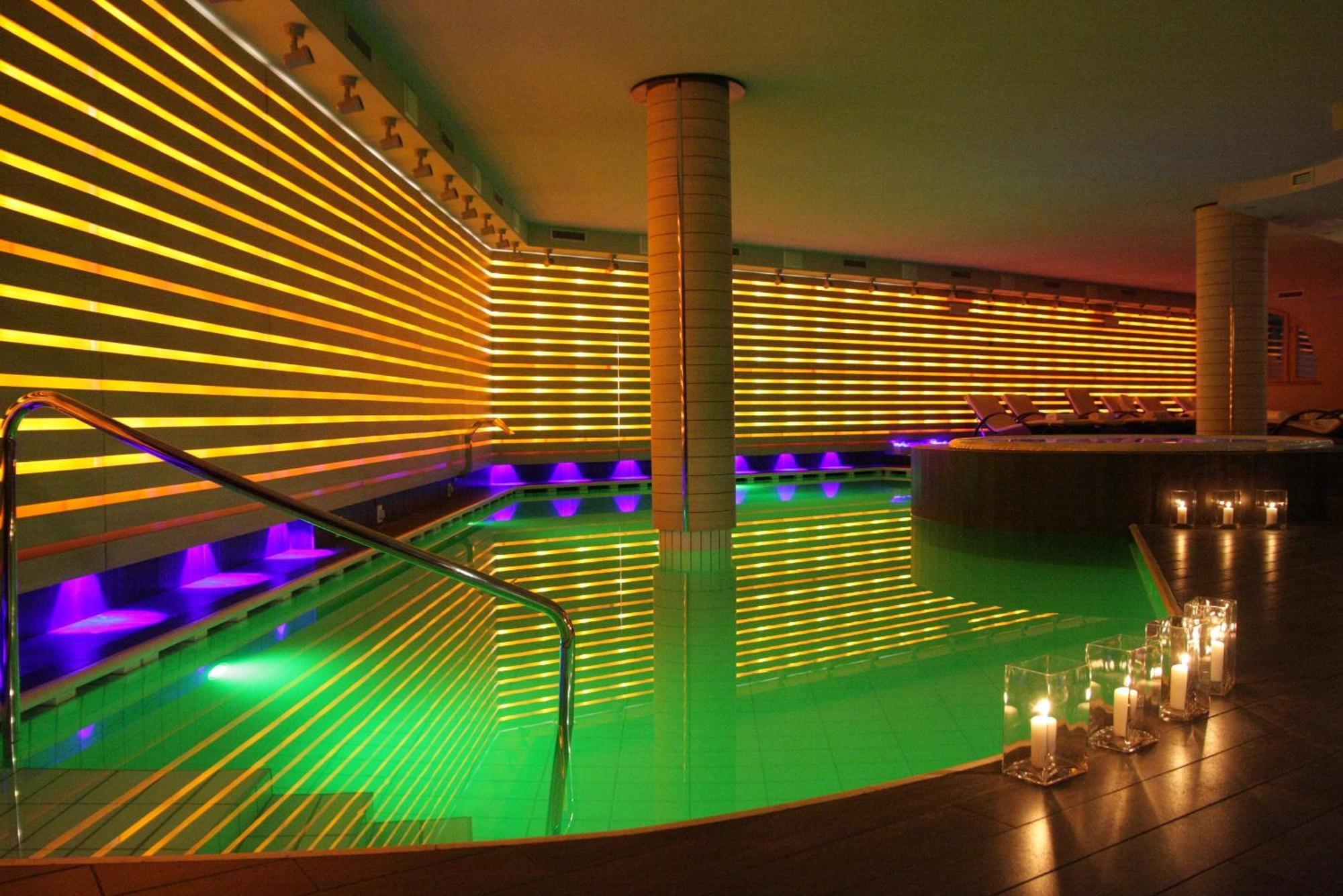Cristal Palace Hotel Madonna di Campiglio Bagian luar foto