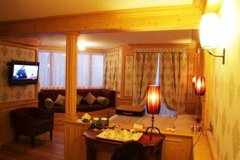 Cristal Palace Hotel Madonna di Campiglio Bagian luar foto