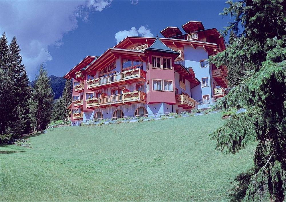 Cristal Palace Hotel Madonna di Campiglio Bagian luar foto