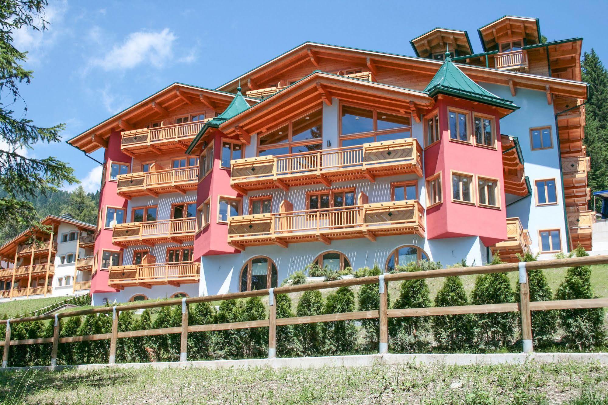 Cristal Palace Hotel Madonna di Campiglio Bagian luar foto